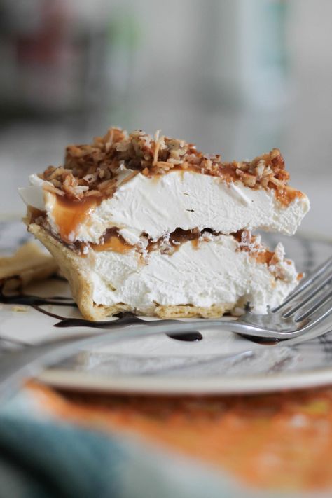 Salted Caramel Pie, Cream Cheese Pie Recipes, Cheese Pie Recipe, Caramel Ice Cream Topping, Caramel Pie, Savoury Pies, Cream Cheese Pie, Caramel Cream, Frozen Pie