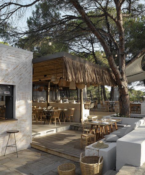 Melia - Creative Mediterranean Cuisine | PATSIOS architecture+construction Outdoor Restaurant Design, Mediterranean Interior, Coffee Shop Interior Design, Decoration Restaurant, Rustic Restaurant, Cafe Shop Design, Astuces Diy, Beach Lounge, Coffee Shops Interior