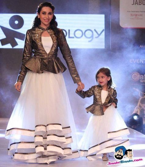 Karishma Kapoor with her Daughter. Mommy Daughter Dresses, Mom Daughter Matching Dresses, Karishma Kapoor, Mom Daughter Outfits, Mother Daughter Fashion, Mother Daughter Matching Outfits, Mother Daughter Dresses Matching, Mom And Daughter Matching, Outfits Indian