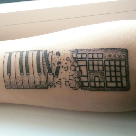 Keyboard Piano Tattoo, Computer Science Tattoo, Keyboard Tattoo, Piano Tattoos, Study Computer Science, Computer Tattoo, Piano Tattoo, Electronic Tattoo, Tech Tattoo