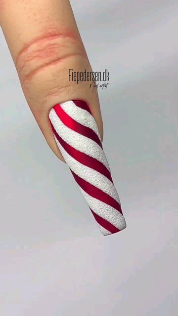 Sugar Nail Art Design, Candy Cane Nails Christmas, Candy Cane Acrylic Nails, Candy Cane Nails Acrylic, Christmas Candy Cane Nails, Christmas Nails Candy Cane, Candy Cane Nail Designs, Candy Cane Christmas Nails, Candy Cane Nail Art