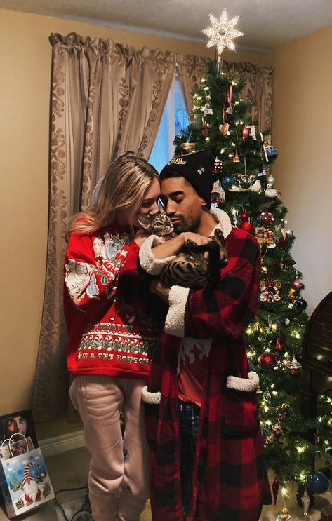 family photo, family christmas photo, christmas photo, christmas tree pic, christmas tree, christmas, chriatmas vibes, christmas aesthetic, cat dad, cat paretns, cat mom, christmas cat, christmas 2022 Christmas Card Photo Ideas With Cat, Christmas Aesthetic Cat, Photo Christmas Tree, Christmas Pics, Card Inspo, Photo Family, Aesthetic Cat, Christmas Family Photos, Xmas Card