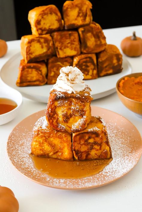 Kings Hawaiian Pumpkin French Toast, Hawaiian Roll Pumpkin French Toast, Cierra Core Aesthetic, Fall Blackstone Meals, Halloween French Toast, Hawaiian Roll French Toast, Halloween Breakfast Ideas, Fall Breakfast Ideas, Popular Breakfast Recipes