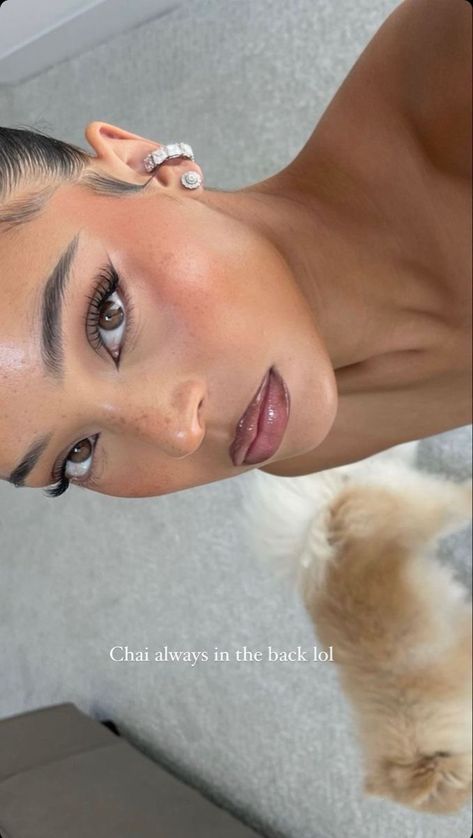 Good And Black Makeup, Soft Glam Summer Makeup, Glowy Vs Matte Makeup, Classy Formal Makeup, Natural Lash Makeup Looks, Miami Makeup Looks, Soft Siren Eye Makeup, Soft Fox Eye Makeup, Classy Prom Makeup