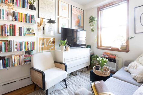 Studio Apartment Bookshelf, Studio Apartment Library, Sofa For Studio Apartment, Tiny Apartment Living Room Layout, Small Chairs For Living Room, Desk In Living Room Apartment, Console In Living Room, Small Square Living Room, Studio Apartment Tour