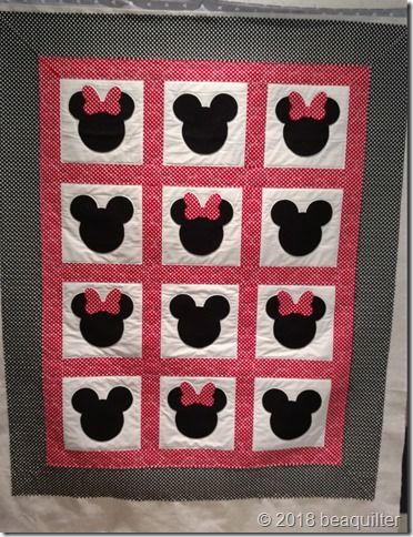 Long arm quilting Minnie and Mickey Free Printable Minnie Mouse, Minnie Mouse Quilt, Minnie Mouse Printables, Mickey Mouse Quilt, Mickey Mouse Crafts, Disney Quilt, Baby Quilt Tutorials, Beach Quilt, Long Arm Quilting