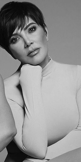 Kris Jenner Photoshoot, Kris Jenner Haircut, Kardashian Photos, Kris Jenner, Mom Birthday, Kardashian Jenner, Boss Babe, Mother Daughter, Hair Inspo