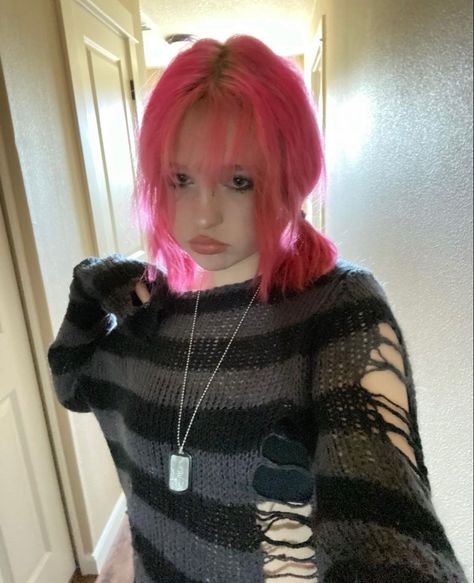 Dyed Hair Face Claim, Creative Hair Dye, Pink Hair Alt, Alt Dyed Hair, Hair Stules, Best Hair Dye, Hot Pink Hair, Dyed Hair Inspiration, Pretty Hair Color