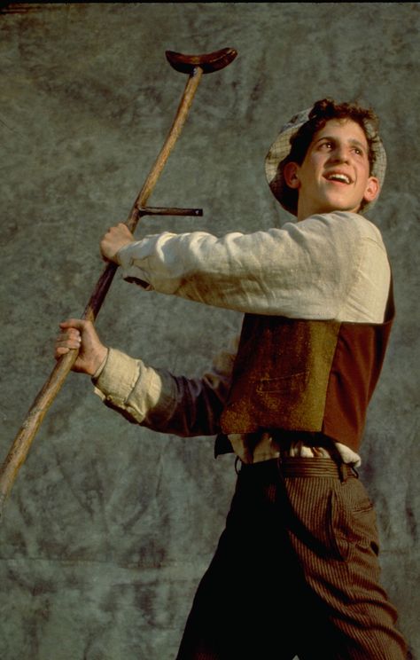 12 Reasons Why We Want To Be Newsies When We Grow Up | Silly | Oh My Disney Crutchy Newsies, Newsies Crutchie, Crutchie Newsies, Newsies Movie, Newsies Costume, Newsies 1992, Newsies Live, Jack Kelly, Theatre Geek