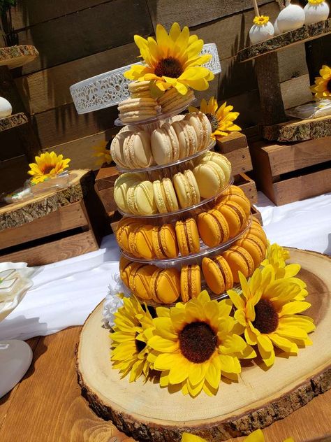 Sunflower Birthday Party Food Ideas, Sunflower Balloon Arch Ideas, Sunflower Themed Sweet 16, Yellow Theme Sweet 16, Sunflower And Butterfly Party Theme, Yellow And White Table Settings, Sunflower Themed Birthday Party Ideas, Sunflower Dessert Ideas, Sunflower Wedding Dessert Table