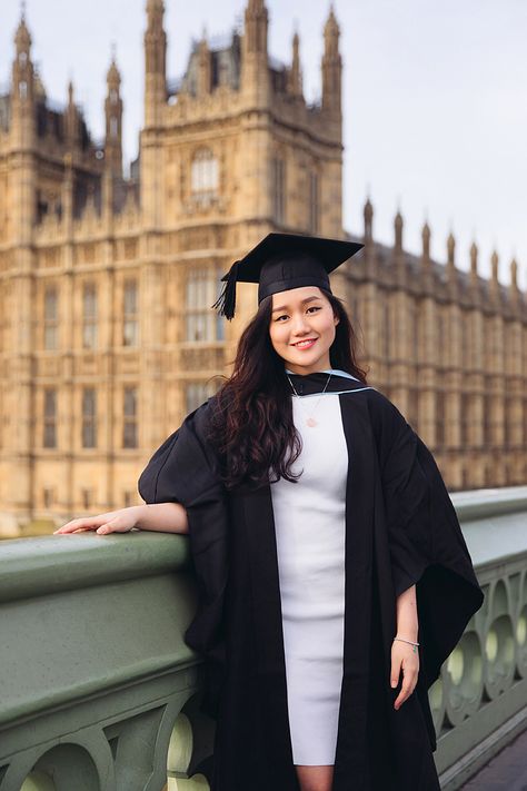 graduation london photo shoot portrait outdoor Big Ben Westminster street style (15) London Graduation, Judge Costume, Graduation Ceremony Outfit, Graduation Photo Shoot, Academic Regalia, Photoshoot London, London Photoshoot, Westminster London, Graduation Photography Poses