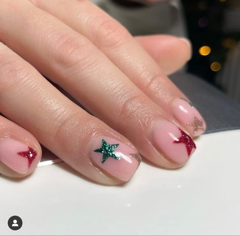 Christmas Biab Nails, Biab Nails Short, Grey Christmas Nails, Christmas Nails Gel, Short Christmas Nails, Sns Nails Designs, Blue Christmas Nails, Biab Nails, Red Christmas Nails