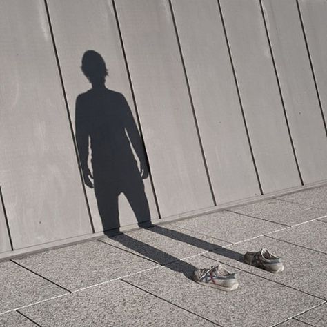 Mysterious Shadow Photography by Pol Ubeda Hervas Aomine Kuroko, Shadow Shadow, Shadow Photography, Invisible Man, Photographie Inspo, Shadow Art, Shadow Play, Photo Series, Creative Photos