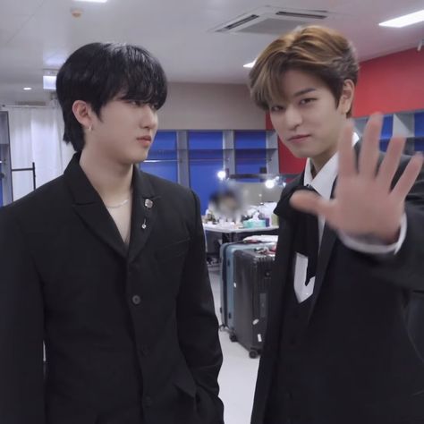 Seungmin And Changbin Icons, Changbin And Seungmin, Seungmin And Changbin, Skz Pictures, Seungmin Changbin, Straykids Changbin, Keep Calm And Love, Silly Pictures, Homeless Children