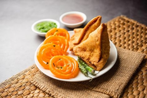 Veg samosa with jalebi snack combination... | Premium Photo #Freepik #photo #indian-snacks #jalebi #samosa #mithai Veg Samosa, Snack Combinations, Potato Sauce, Raw Cabbage, Pork Curry, Steamed Chicken, Slow Cooked Chicken, Shillong, Sunday Breakfast