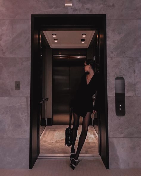 Dingy Aesthetic, Elevator Photoshoot, Elevator Selfie, Woman In Suit, Honeymoon Photos, Lawyer Fashion, Black And White Photo Wall, Yennefer Of Vengerberg, Feed Insta