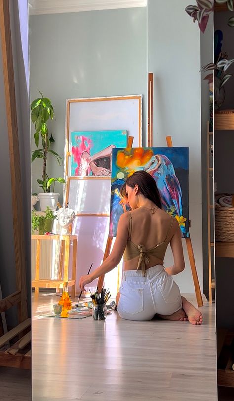 Photoshoot With Paintings, Professional Photography Aesthetic, Artist Gallery Opening Outfit, Painting Vision Board, Successful Artist Aesthetic, Painting Class Aesthetic, Artist Life Aesthetic, Making Art Aesthetic, Instagram Photo Inspiration At Home