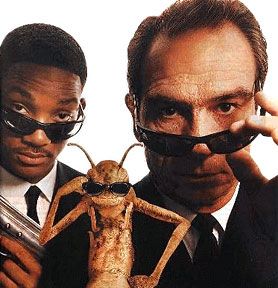 Men In Black: Will Smith, Tommy Lee Jones, and a worm Boom Sticker, Tommy Lee Jones, Men In Black, Roronoa Zoro, Iconic Movies, Film Aesthetic, Movie Scenes, Black Aesthetic, Photo Profil