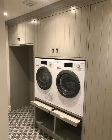 Belinda Rohan on Instagram: “Utility Room. One of the busiest rooms in the house. We love this patterned tile and joinery colour combo.” Raised Washing Machine, Patterned Tile, Boot Room, Colour Combo, Washing Machines, Utility Room, Joinery, Laundry Machine, Color Combos