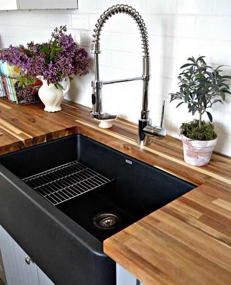 Do something innovative with your design! Absolutely love the use of this @blancocanada sink and faucet with the wood countertop by… Black Farmhouse Sink, Black Kitchen Sink, Kitchen Sink Design, Tidy Kitchen, Farmhouse Sink Kitchen, Sink Design, Gorgeous Kitchens, Trendy Kitchen, Decor Minimalist