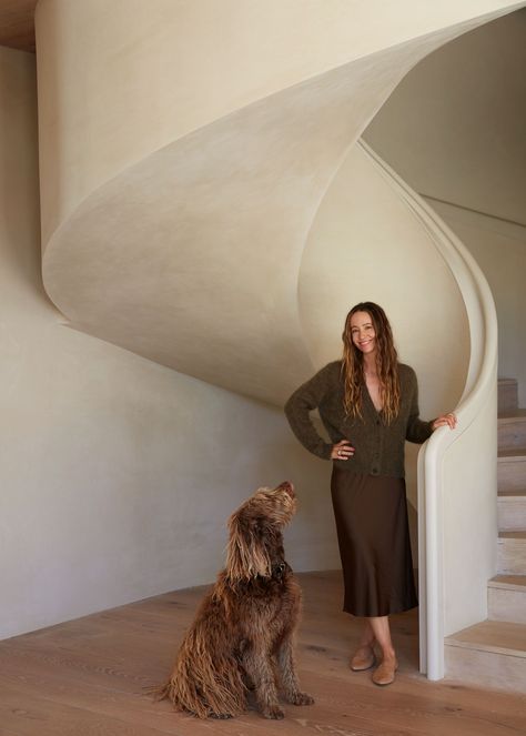 Tour Jenni Kayne's Serene Los Angeles Family Home | Architectural Digest Jenny Kayne, Pierre Jeanneret Chair, California Architecture, Vincent Van Duysen, French Limestone, Outdoor Sitting Area, Danish Chair, Interior Design Decor, Mini Farm