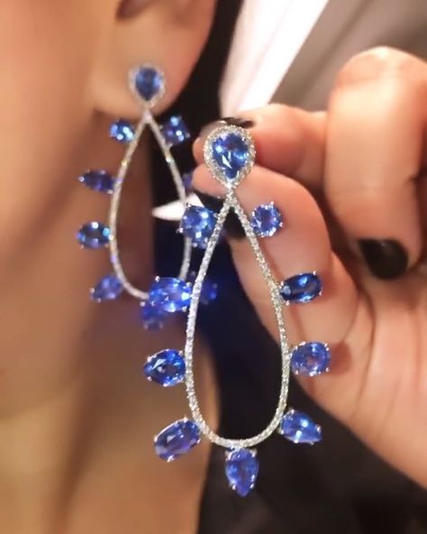 Martin Katz Jewels. Via Beth Armata on Instagram: “That Deep Violet Blue you only see in a Tanzanite by @martinkatzjewels Just ARRIVED at Bergdorf Goodman Goa Jewellery, Jewelery Earrings, Tanzanite Diamond Earrings, Ruby Red Color, Ceylon Sri Lanka, Tanzanite Jewelry, Tanzanite Earrings, Jewelry Design Inspiration, Jewellery Sketches