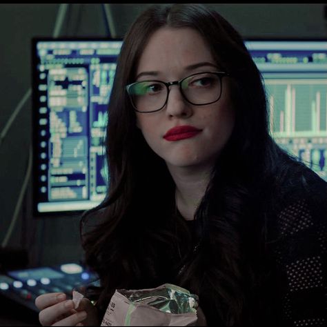 Marvel Women Icons, Darcy Lewis Icons, Darcy Marvel, Darcy Thor, Darcy Lewis, Mcu Icons, Marvel Icons, Marvel Background, Kat Dennings