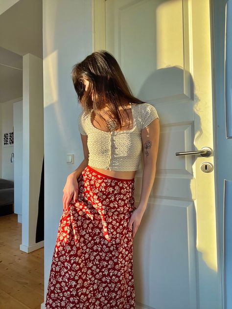 H&M Hole-knit button up cropped tee / MANGO red floral midi skirt Floral Midi Skirt Outfit Summer, Flower Skirt Outfit Summer, Long Red Skirt Outfit, Red Midi Skirt Outfit, Floral Midi Skirt Outfit, Midi Skirt Outfit Summer, Flower Skirt Outfit, Midi Skirt Outfits Summer, Red Skirt Outfits