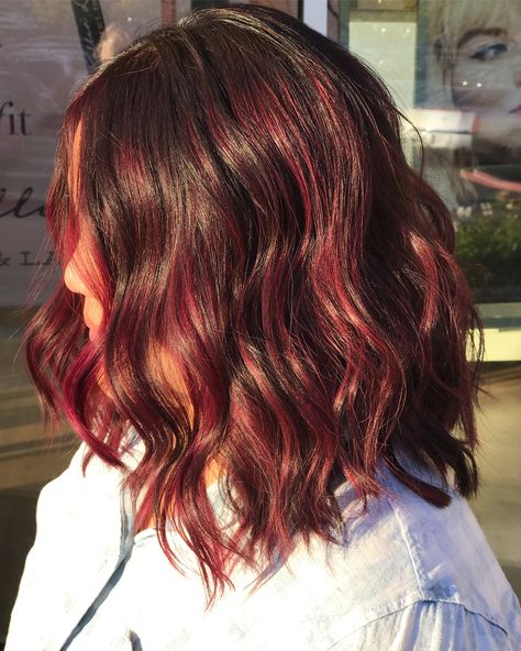 Short Dyed Hair Highlights, Short Brown Hair With Red Highlights, Brown Hair With Red Streaks, Redish Brown Hair, Maternity Hair, Red Hair Streaks, Red Highlights In Brown Hair, Brown Bob Hair, Layered Lob