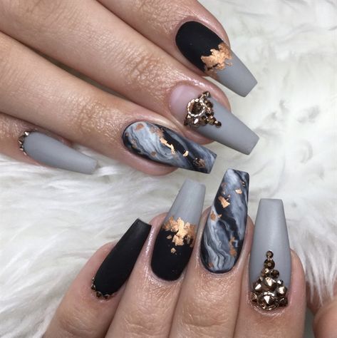 Day 233: Marble and Foil Nail Art - - NAILS Magazine Foil Nail Art, Stiletto Nail Art, Nagel Tips, Super Nails, Odaiba, Foil Nails, Marble Nails, Coffin Nails Designs, Nails Magazine