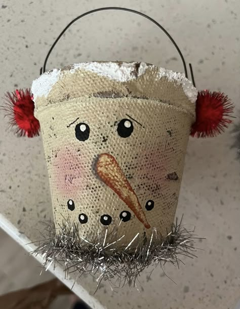 Peat Pot Snowman, Peat Pot Christmas Crafts, Peat Pot Halloween Crafts, Peat Pot Crafts Vintage Inspired, 2x4 Reindeer, Eco Christmas Decorations, 2024 Ornaments, Rustic Christmas Crafts, Crafts Snowman