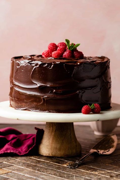 Raspberry Cake Filling, Raspberry Cake Recipes, Raspberry Ganache, Luxurious Chocolate, Ganache Cake, Cream Cheese Desserts, Chocolate Raspberry Cake, Chocolate Buttercream Frosting, Cake Layers