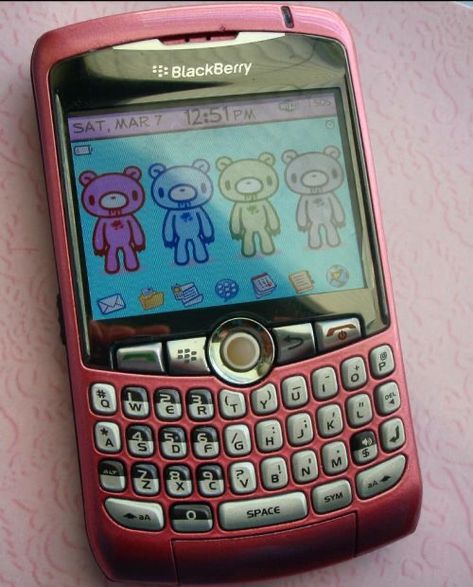 Vasos Vintage, Cute Tech, Gloomy Bear, Old Technology, Retro Gadgets, 2000s Nostalgia, Retro Phone, Rawr Xd, 2000s Aesthetic