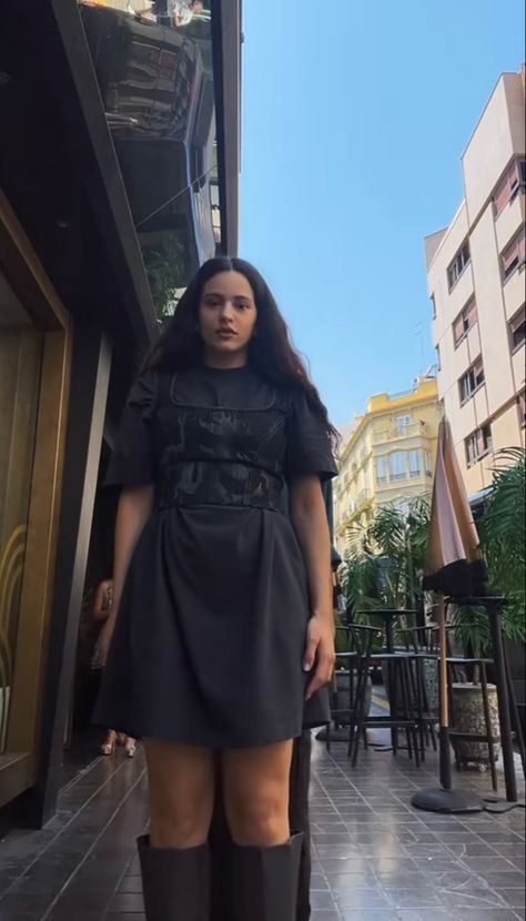 Rosalia Street Style, Rosalia Fashion, Motomami Aesthetic, Rosalia Style, Pisces Fashion, Matcha Aesthetic, Style Corset, Tight Black Dress, Street Syle