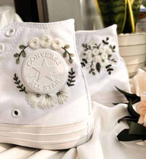 Bridal Converse/Embroidered Converse/Embroidered Sneakers Wedding White Bouquets/Wedding Converse Wedding Converse Bride, Sneakers Wedding, Converse Embroidery, Bridal Converse, Converse Wedding Shoes, White Bouquets, Embroidered Sneakers, Embroidered Converse, Cute Converse