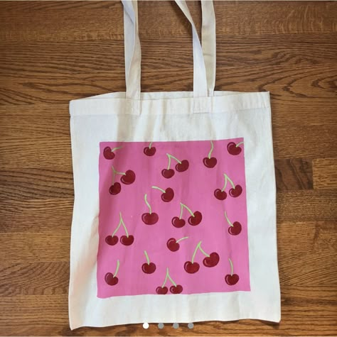 Diy Totebag Paint, Diy Tote Bag Painting Ideas Summer, Painted Canvas Bags Aesthetic, Cloth Bag Painting Aesthetic, Tote Bag Painting Ideas Coquette, Tote Bad, Creative Tote Bag, Diy Tote Bag Design, Handpainted Tote Bags