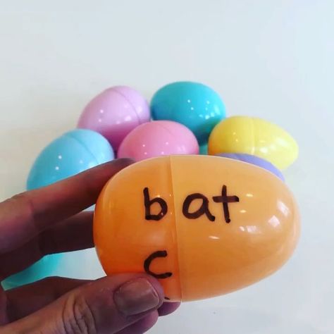 Fun letter matching and word spelling game with Easter eggs. #homeschool #Easter Reading Ideas For Kindergarten, Hands On Literacy Centers First Grade, Pre Reading Activities Preschool, Raising Dragons, Egg Game, Kindergarten Learning, Kids Learning Activities, Toddler Learning Activities, Phonics Activities