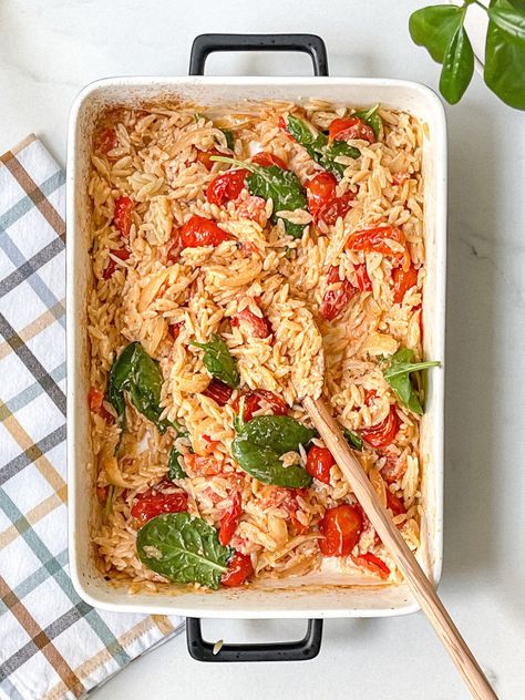 Have you already tried the famous Tik Tok "Baked Feta Pasta"? Well, this is my version with Orzo Pasta! Orzo With Tomatoes And Feta, Tomato Feta Rice, Chicken Feta Orzo Recipes, Orzo With Feta Cheese, Orzo Meatball Bake, Chicken Feta Orzo, Baked Orzo Pasta, Spinach Tomato Orzo Pasta, Feta Orzo Chicken Bake