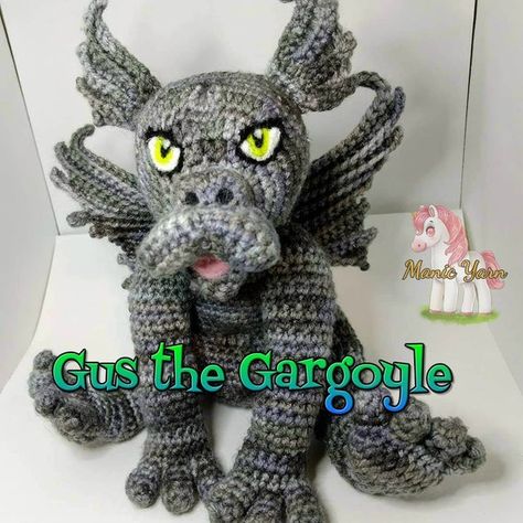 Crochet Pour Halloween, Crochet Monsters, Confection Au Crochet, Halloween Crochet Patterns, Crochet Dragon, Halloween Crochet, Crochet Hat Pattern, Soft Toys, Crochet Toys Patterns