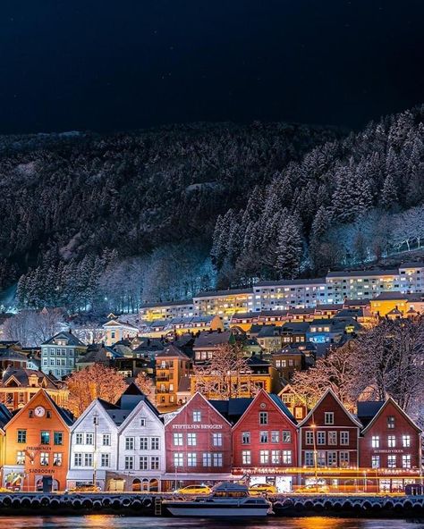 Christmas In Norway Aesthetic, Svalbard Aesthetic, Norway Night Aesthetic, Life Was A Willow, Norway Town Aesthetic, Norway Small Towns, Norway City, Norway Buildings, Norway Christmas