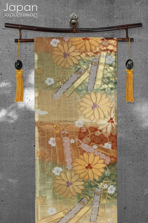 Japanese Obi, Japanese Screen, Japanese Quilts, Asian Inspiration, Fabric Wall Hanging, Japanese Wall, Asian Design, Japanese Interior, Textile Arts