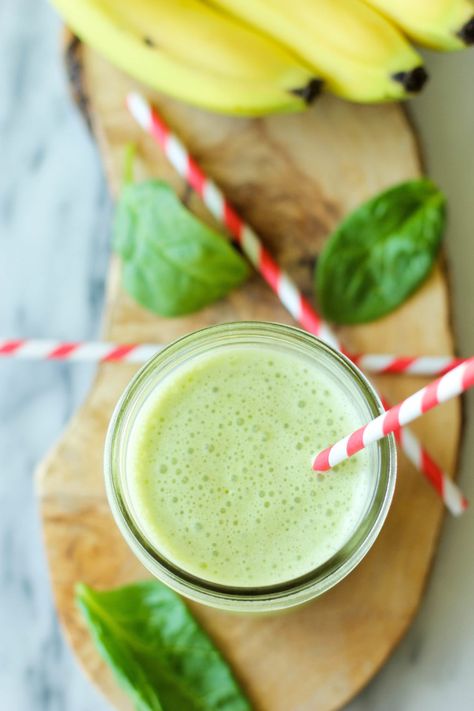 This simple smoothie is loaded with fresh spinach leaves, banana, peanut butter and Greek yogurt. It’s healthy and nutritious! I’m kind of obsessed with bananas. I could have them in cake form with a Nutella swirl, deep fried or even in a savory breakfast french toast. But I think I found my all-time favorite use for … Smoothie With Peanut Butter, Elegant Dishes, Peanut Butter And Banana, Giada De Laurentiis, Diet Vegetarian, Easy Smoothies, Banana Recipes, Smoothie Shakes, Nutrition Education