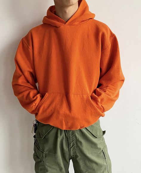 Hoodie Aesthetic Boy, Hoddies Outfits Men, Orange Sweater Outfit, Hoodie Outfit Men, Black Outfit Men, Masc Outfits, Hoodie Aesthetic, Orange Hoodie, Outfits Hombre