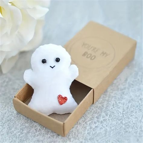 Cute Ghost Box Gift A Little Pocket Ghost Hug Card With A - Temu Ghost Hug, Ghost Box, Ghost Gifts, Casa Halloween, Carte Halloween, My Boo, Cadeau Diy, Theme Halloween, Small Cards