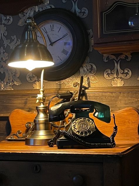 1890s Aesthetic Room, Escape Room Date Aesthetic, Aesthetic Escape Room, Vintage Calculator Aesthetic, Escape Room Aesthetic Friends, Vintage Mystery Aesthetic, Library Escape Room, Escape Room Date, Escape Room Aesthetic