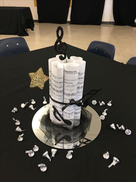 Music Themed Retirement Party, Music Theme Party Decorations Ideas, Music Theme Homecoming, Concert Table Decorations, Jazz Decorations Party Ideas, Music Themed Table Decorations, Musical Theatre Graduation Party, Music Themed Centerpieces Diy, Choir Party Ideas