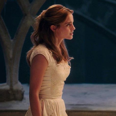 Belle Aesthetic, Emma Watson Belle, Gugu Mbatha Raw, Belle Beauty And The Beast, Belle Beauty, Disney Live Action, Princesa Disney, Disney Beauty And The Beast, British Actresses