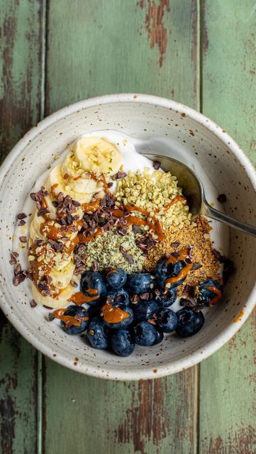 Elisa Rossi - Happyskinkitchen on Instagram: "Happy Hormones Yogurt Bowl 🥣 I can honestly write an essay about how keeping your hormones happy and balanced is key to happy and glowy skin, my own struggles with hormonal acne stemmed from the fact that my hormones were all over the shop🙈There are sooo many different things that you can do to help balance your hormones and for me the first one is always to focus on Whole - As Minimally Processed - Foods 🌱with particular attention to healthy fats Balance Your Hormones, Write An Essay, Happy Hormones, Yogurt Bowl, Hormonal Acne, Glowy Skin, Menu Planning, Hormone Balancing, Processed Food