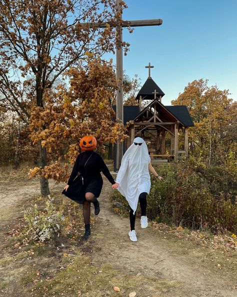 #halloween #pumpkin #ghost #challenge #halloweenideas #halloweencostumeideas #costumes #ghostchallenge #pumpkinchallenge #costumesforwomen #costumeforcouple Hot Ghost Costume, Pumpkinhead Photoshoot, Ghost Challenge, Ghost Photos, Pumpkin Ghost, Halloween Photoshoot, Pumpkin Head, November 3, Couples Costumes