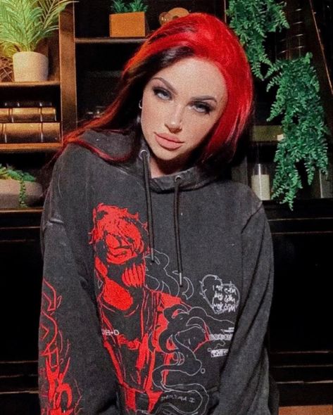 Mykie Glam N Gore, Puma Jacket, Makeup Looks, Outfit Inspirations, Athletic Jacket, Map, Sweatshirts, Hair, Red